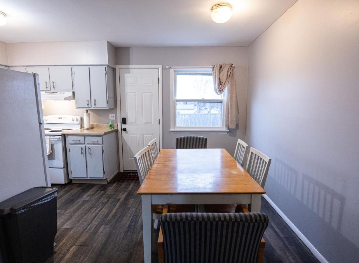 Cheerful Home With Free Parking And Wifi Rochester Exterior photo